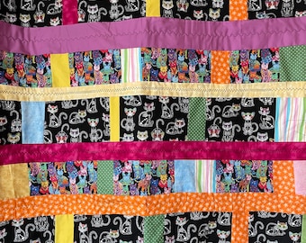 Quilt. Mehrfarbiger Katzen-Lap Quilt 116 x 92 cm
