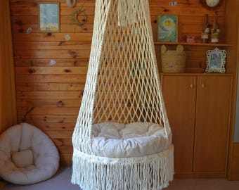 Hamaca colgante de cuerda tejida a mano, estilo bohemio, ideal para uso en interiores y exteriores.