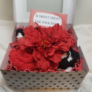 Birthday sock gift, shower favor, baby shower favor, thank you sock gift, birthday cupcake socks, bridal cupcake socks,  blcupcake socks