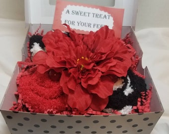 Valentine's cupcake sock, Birthday sock gift, shower favor, baby shower favor, thank you sock gift, birthday cupcake socks, coworker gift