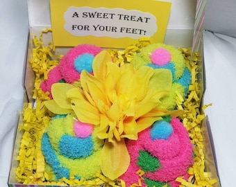Fuzzy Sock Cupcake Gift Set: Cozy Women's Socks