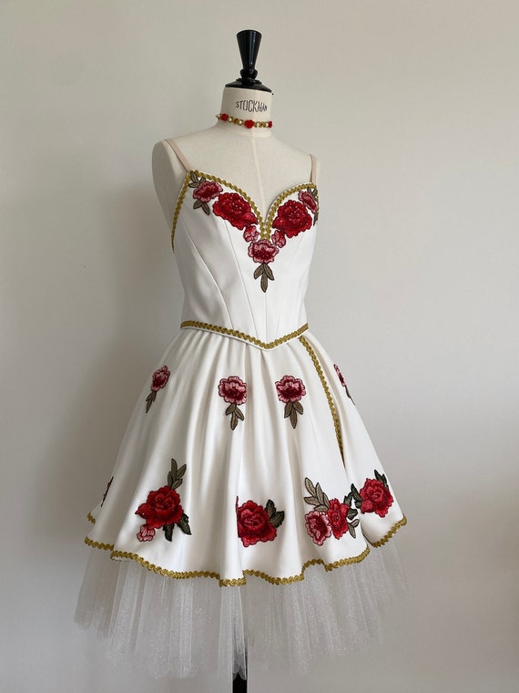 バレエ衣装　フローラの目覚め フローラの目覚めのお衣裳を制作させていただきました🌹 蔦柄に