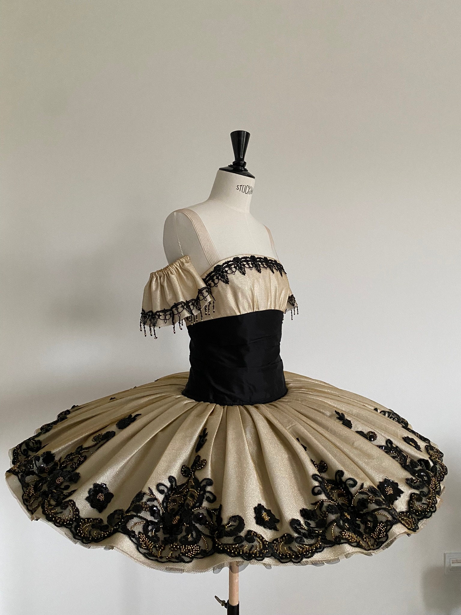 パキータの黒と金のプロ用バレエチュチュ - Etsy 日本