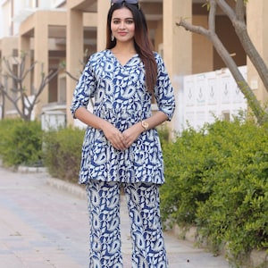 Conjunto de calças e blusa de verão de algodão confortável de 2 peças para mulheres, roupa de verão refrescante de algodão, conjunto de viagem refrescante para ela, conjunto coordenado de algodão estampado