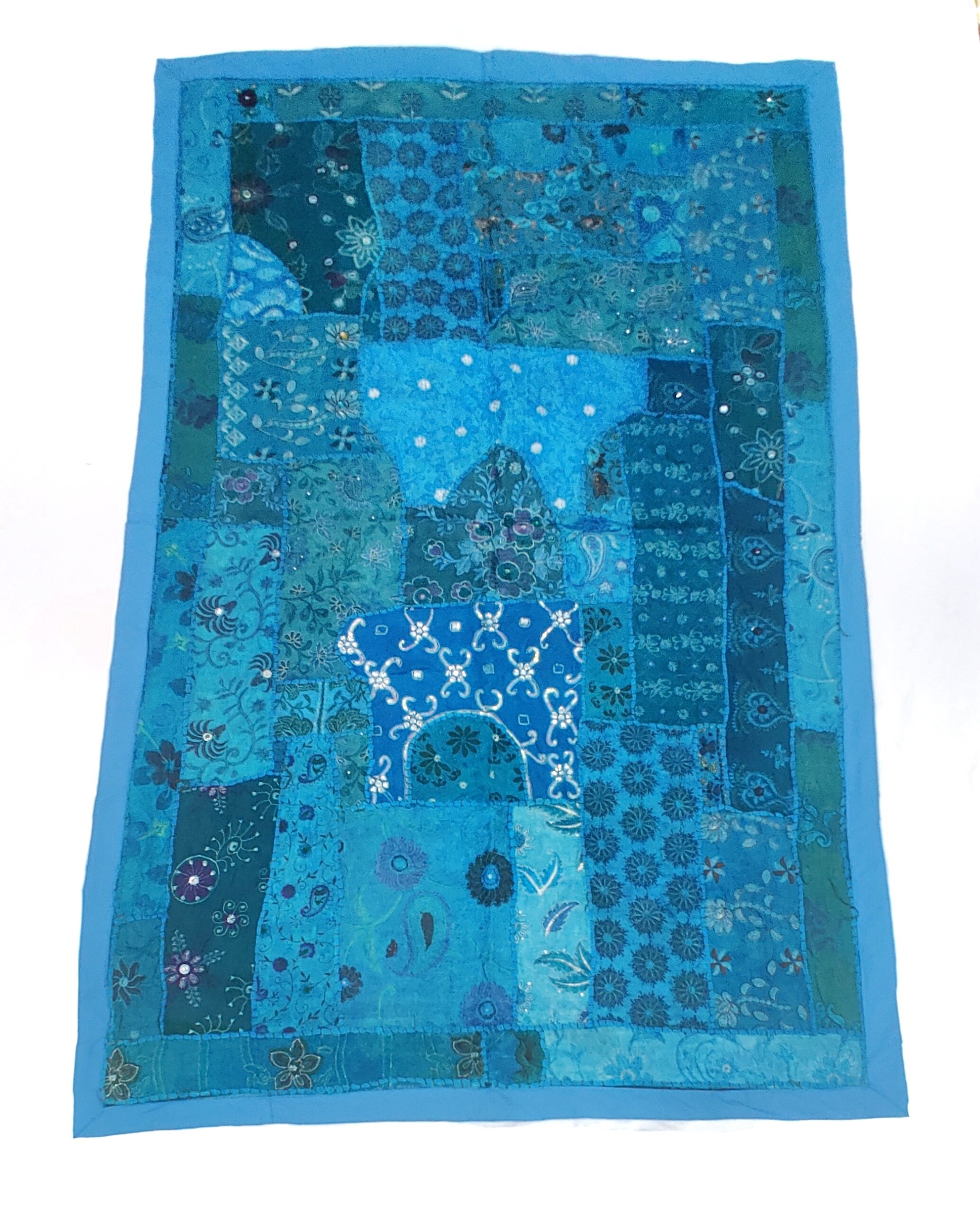 Chemin De Table Indien Patchwork Brodé 60 Pouces - Fait Main Mural