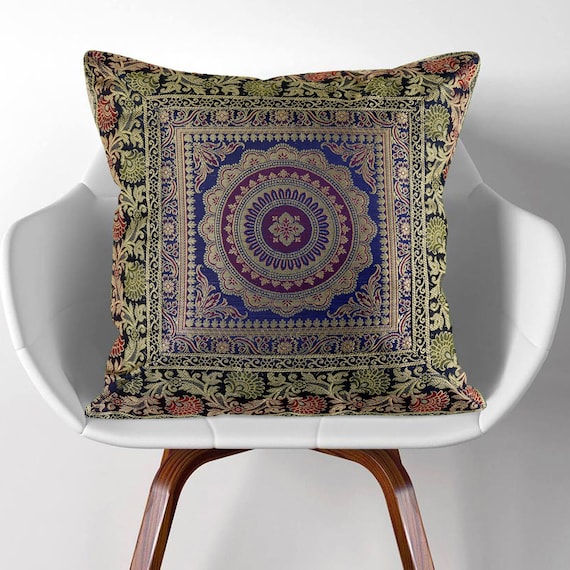 Fodera Per Cuscino Cilindrico In Broccato Indiano E Seta Polydupion, Motivo Mandala Nero E Oro, 76x38 Cm, Con Coulisse, Senza Imbottitura - 3