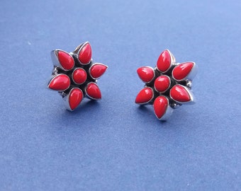 Boucles D'oreilles Vintage En Corail Sculpté Forme Rose - Clous Dorés, Couleur Pêche | Bijou Ancien Occasion, Pierre Précieuse