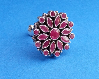Anillo de rubí hecho a mano: diseño botánico de hojas en plata de ley 925