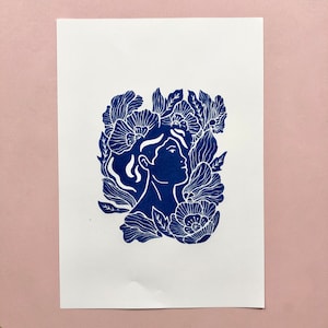 Linogravure Femme aux fleurs