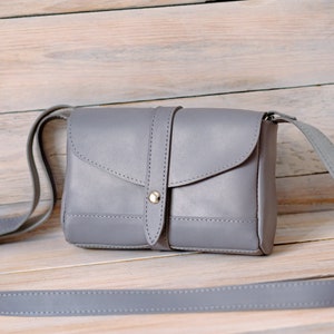 Handgefertigte Leder Crossbody Bag: Kleine Damen Geldbörse