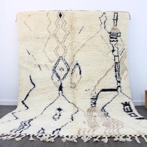 Handwoven Beni Ourain Wool Rug: Modern Moroccan Decor