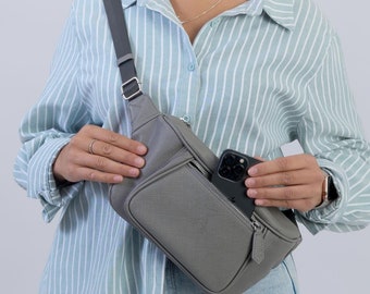 Baby Changing Bum Bag Grey Unisex Vegan Leather Crossbody Bag Changing Bag with Wipe Pocket Crossbody Bag Buggy Organiser Small Baby Bag