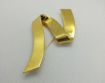 Pretty Vintage 1980s Gold Tone Monet Ribbon Brooch