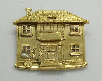 Cute Vintage Y2K Gold Tone House Brooch from 1928 Brand