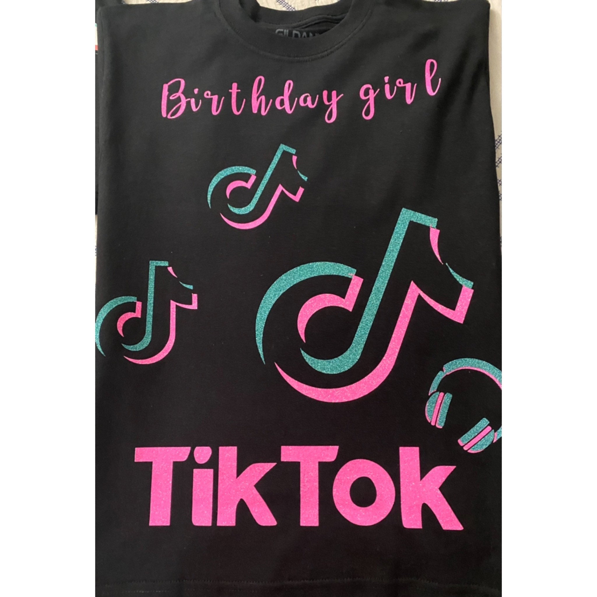 Tik tok shirt kind herychain