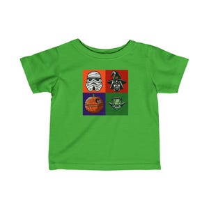 Könnte beinhalten: Grünes Kleinkind-T-Shirt mit einem Pop-Art-Design aus vier Quadraten. Die Quadrate zeigen Bilder eines Sturmtrupplers, Darth Vaders, eines Death-Star-Kürbisses und Yoda. Das Design ist in Schwarz, Weiß, Orange und Grün gehalten.