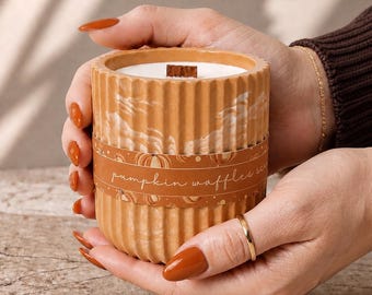 Vela de soja con aroma a gofres de calabaza: mecha de madera crepitante, decoración otoñal para el hogar.