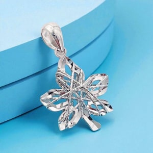 Solid platinum Pt950 sparkle exquisite maple leaf Pendant charm / Solid platinum Chain for Women daily wear