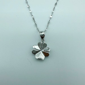 Platinum Clover Pendant Shiny Finish, PT950 True Platinum, Lip Shape Necklace