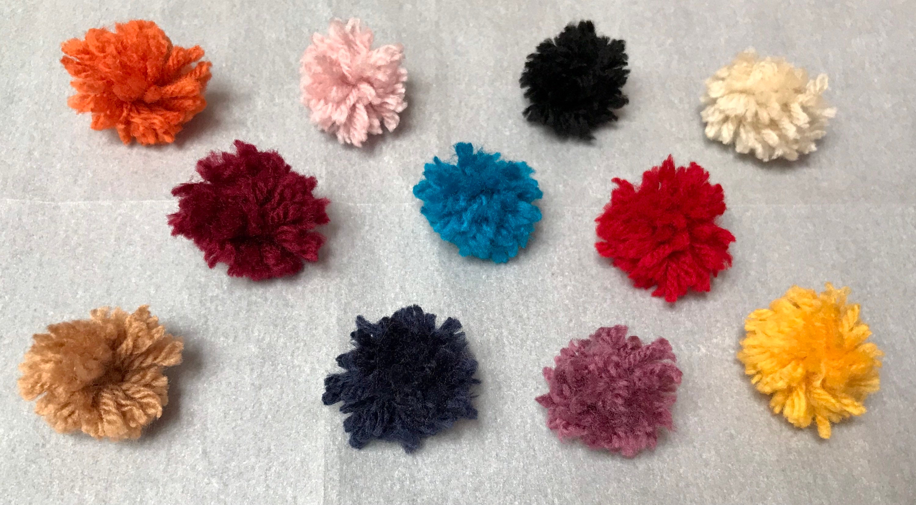 Camel / Brown Pom Poms // Yarn Pom Poms Etsy España