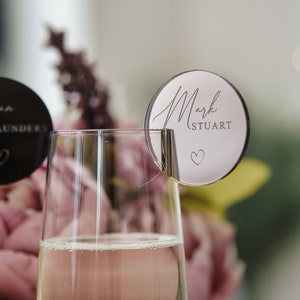 Regalos de boda Adornos de vino Decoración de mesa de boda Adornos para cócteles Tarjeta de asiento Tarjeta con nombre para el lugar de la boda Copa de vino con champán Etiqueta con nombre