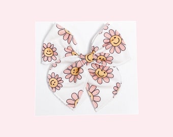 Smiles hair bow, baby bow, flowers bow, fable bow, hemmed bow, baby headband, Hair Clip, hair accessory, retro bow