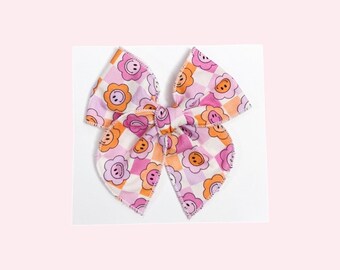 Smiles hair bow, baby bow, flowers bow, fable bow, hemmed bow, baby headband, Hair Clip, hair accessory, retro bow