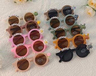 Lunettes de soleil avec prénom personnalisé pour filles et garçons, cadeau pour tout-petit, cadeau pour enfant, cadeau pour bébé, lunettes de soleil à fleurs pour fille, cadeau d'anniversaire