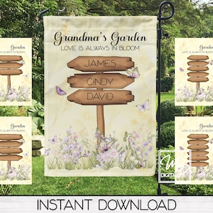 Könnte beinhalten: Eine Gartenflagge mit gelbem Hintergrund und einem hölzernen Wegweiser mit dem Text "Grandma's Garden, Love is Always in Bloom" und den Namen "James, Cindy, David". Der Wegweiser ist von lila Blumen und Schmetterlingen umgeben.