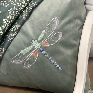 Embroidery file Dragonfly Lilly for 18x30 frame