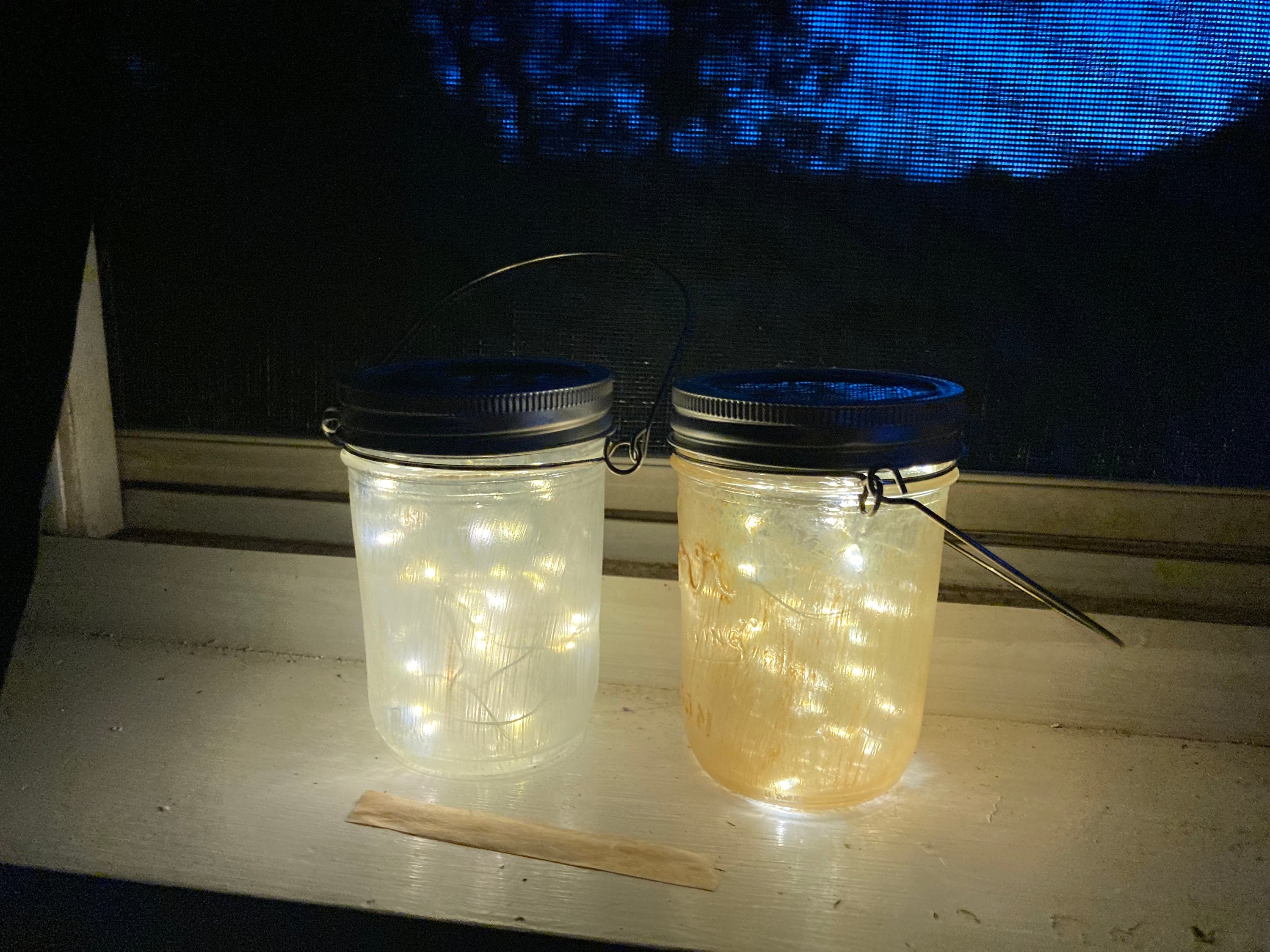 Solar tops top for mason jars