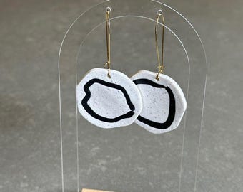 Abstrakte Kreis Creolen | Polymer Clay, 18k vergoldeter Draht