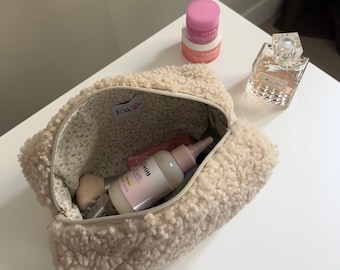 Borsa per il trucco Teddy Beige, Borsa per il trucco soffice beige, Borsa da toilette da donna, Accessori beige da donna