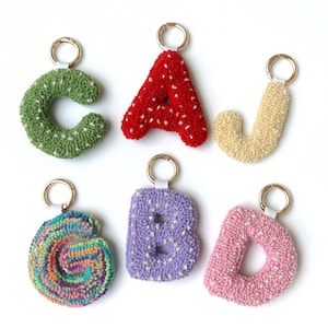 Pingente de bolsa com monograma personalizado, chaveiro com letras, acessórios personalizados para pingente de bolsa, chaveiro com agulha perfurada, chaveiro com inicial para mulheres