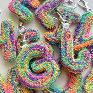 Regalo personalizado, llavero con letra, accesorio para bolso personalizado, llavero con aguja perforadora, llavero con inicial para mujer