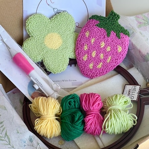 Kit fai da te per punch needle, sottobicchiere con fiori e fragole, kit per ricamo per principianti