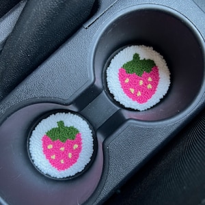 Set di 2 sottobicchieri per auto a forma di fragola, sottobicchieri per auto, accessori auto rosa per donne, regalo per auto nuova, regalo per auto nuova