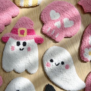Pink Halloween Decor, Spooky Pink Punch Needle Coaster, Handmade Spooky Halloween Gift, Halloween Ghost Coaster