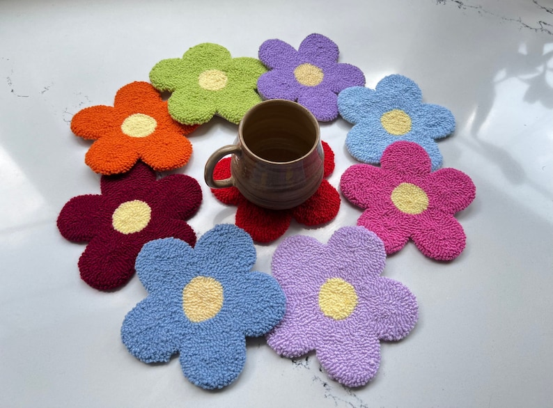 Mug perforée, sous-verre marguerite, cadeau de pendaison de crémaillère fait main, cadeau pour une nouvelle maison, sous-verres perforés image 1