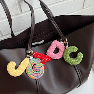Dije de bolso personalizado, llavero con letra, accesorios de dije de bolso personalizados, llavero con aguja perforadora, llavero con inicial para mujer
