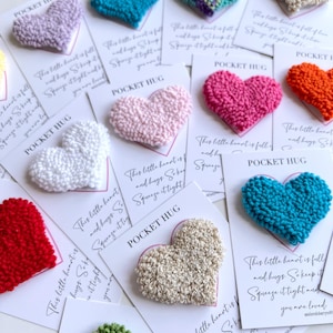 Presente pequeno, presente para madrinha de casamento, coração de abraço de bolso, presente de volta às aulas, enviando um abraço, presente pensando em você, presente para ansiedade, presente para melhoras