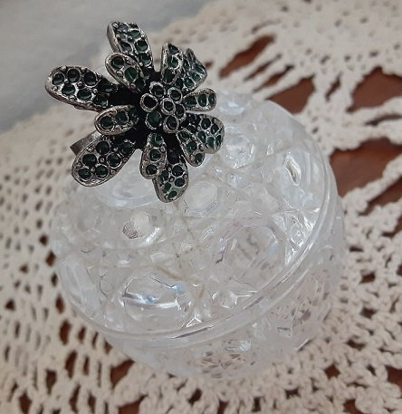 adjustable Vintage Green Inlay Floral Layered Ring