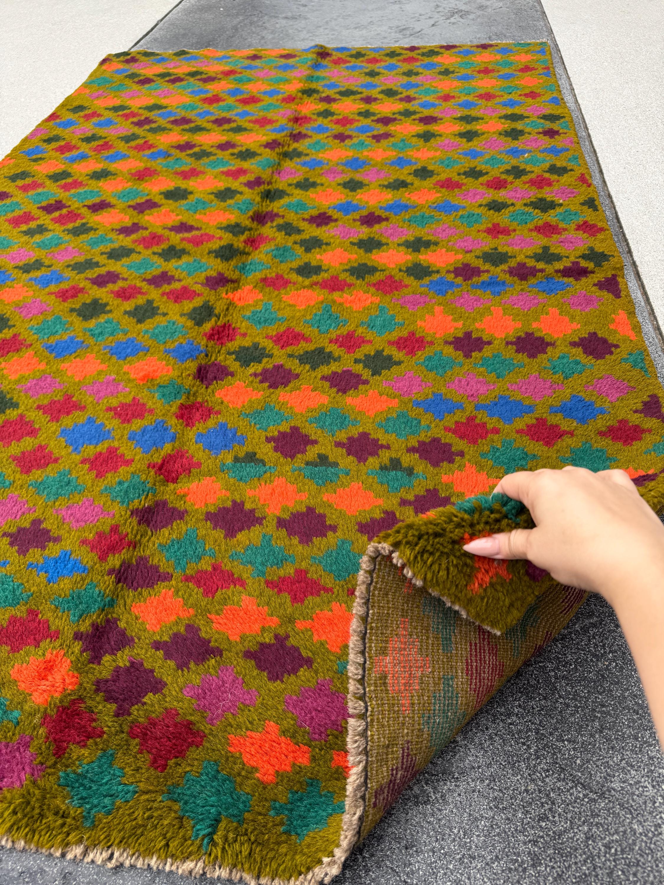 【vintage rug】バルーチ族　ヴィンテージ　アフガン　幾何学模様 4x6 ハンドメイド ヴィンテージ アフガン バルーチ ラグ | オリーブ