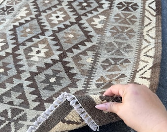 【vintage rug】バルーチ族　ヴィンテージ　アフガン　幾何学模様 POPなひとクセ” フレーム部分にアルファベットが走る珍しいPOPな