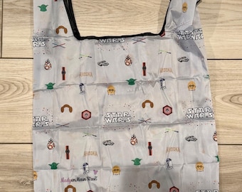 Bolsa reutilizable de Galaxy Wars para el 4 de mayo. Que la Fuerza te acompañe. Vacaciones en los parques Disney. Galaxy's Edge Hollywood Studios Tote.