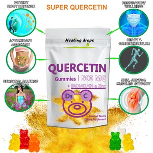 Puede incluir: Una bolsa de gomitas de Quercetina con 500 mg de Quercetina, Bromelina y Zinc. Las gomitas tienen forma de osos y vienen en sabores surtidos. La bolsa es amarilla con un efecto de brillo dorado. La bolsa est&aacute; etiquetada como "Super Quercetina" y "Healing Drops".