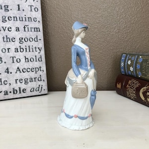 Avon First Lady Figurine Award 1976 Porcelain Presidents Club Member Vintage/vintage figurines/ antique avon/collectibles