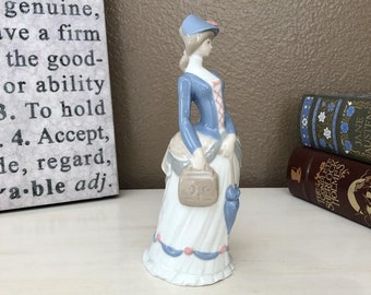Avon First Lady Figurine Award 1976 Porcelain Presidents Club Member Vintage/vintage figurines/ antique avon/collectibles