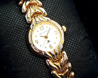 Vintage Gloria Vanderbilt Gold Tone Link Watch: Swan Logo