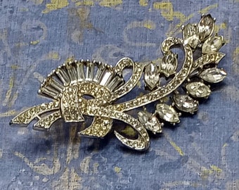 Vintage Signed WEISS Silver Tone Rhinestone Brooch